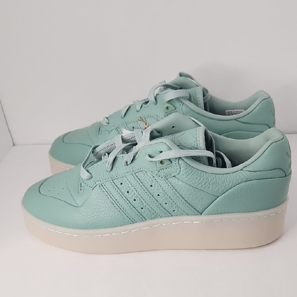 Adidas Women's Pastel Green Sneakers - Picture 6 of 11